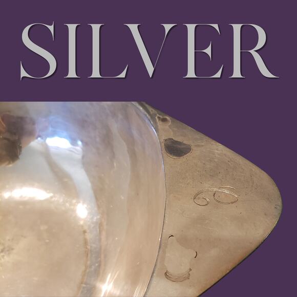 Elegant Four Silver Bowls with Triangular Handles and "C" Monogram - Picture 6 of 13